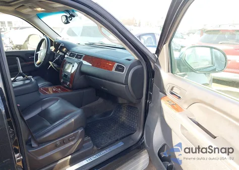 2014 Chevrolet Suburban 1500 Ltz z USA, uszkodzony, nr VIN 1GNSCKE02ER127833